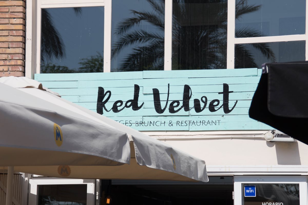 Red Velvet Restaurant von außen in Sitges